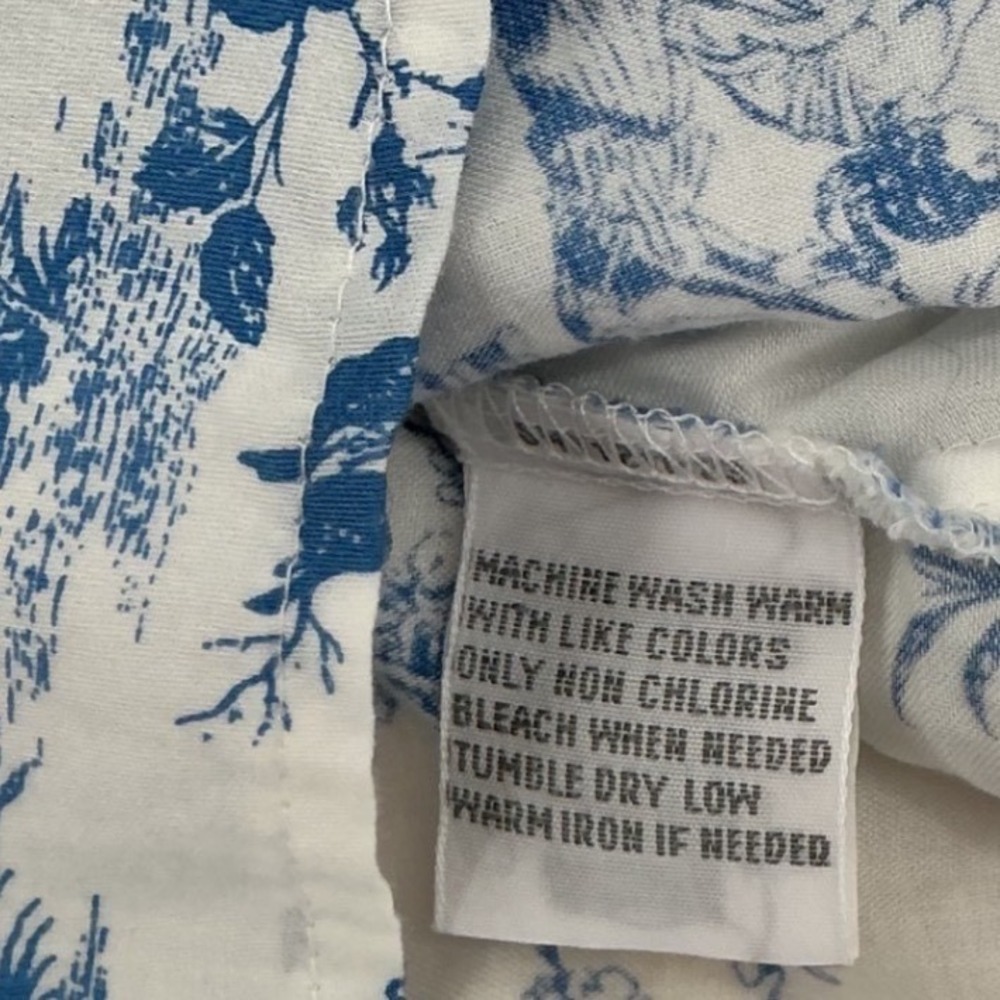 Womens Foxcroft Toile de Jouy Button Down Shirt 8P Blue White Fitted Fit Petite - Picture 4 of 8